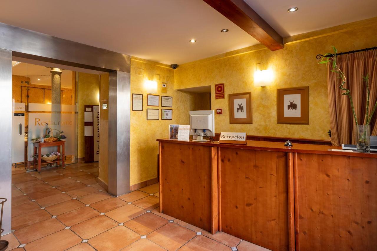 Hostal Restaurante Puerta Del Alcazar Ávila Exterior foto