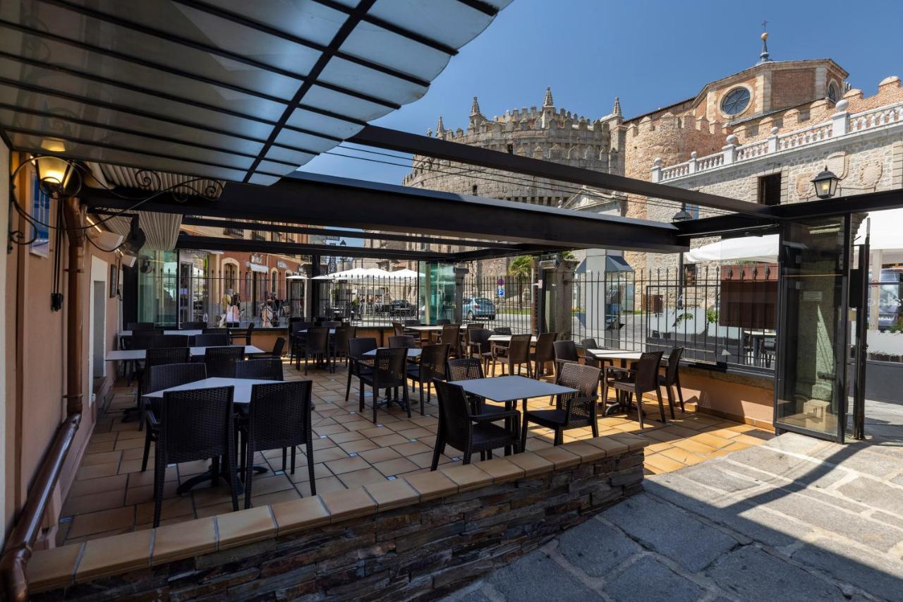 Hostal Restaurante Puerta Del Alcazar Ávila Exterior foto