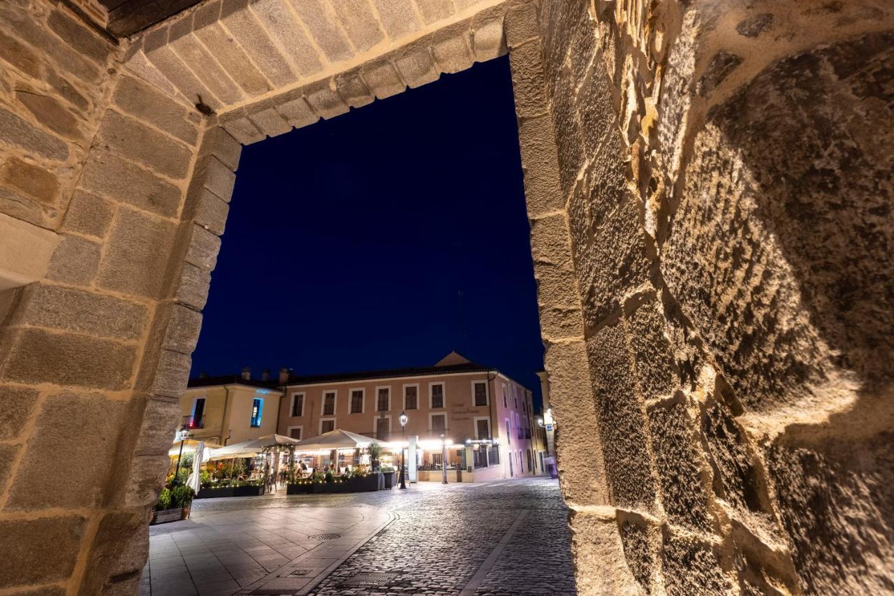 Hostal Restaurante Puerta Del Alcazar Ávila Exterior foto