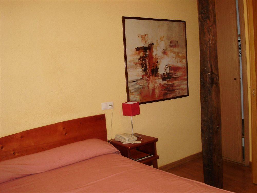Hostal Restaurante Puerta Del Alcazar Ávila Exterior foto