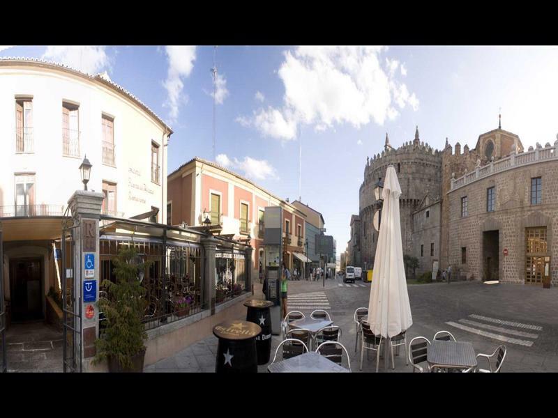 Hostal Restaurante Puerta Del Alcazar Ávila Exterior foto