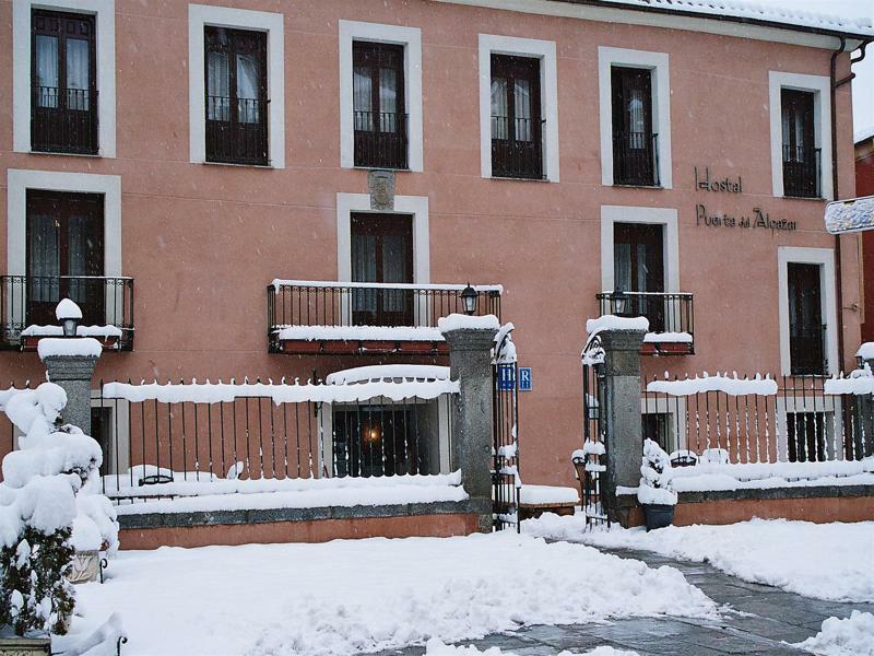 Hostal Restaurante Puerta Del Alcazar Ávila Exterior foto