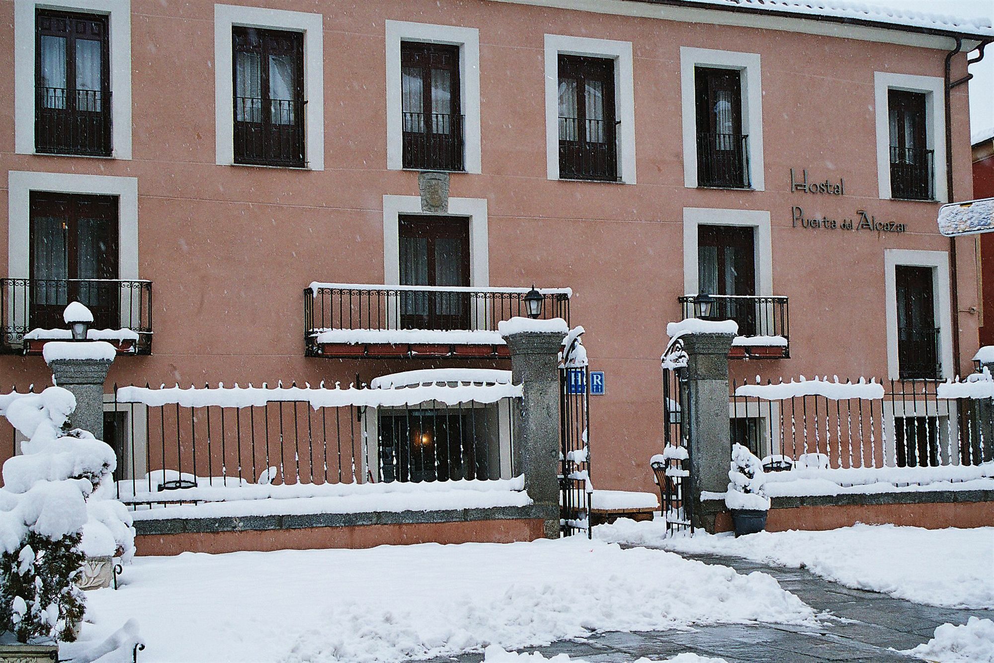Hostal Restaurante Puerta Del Alcazar Ávila Exterior foto
