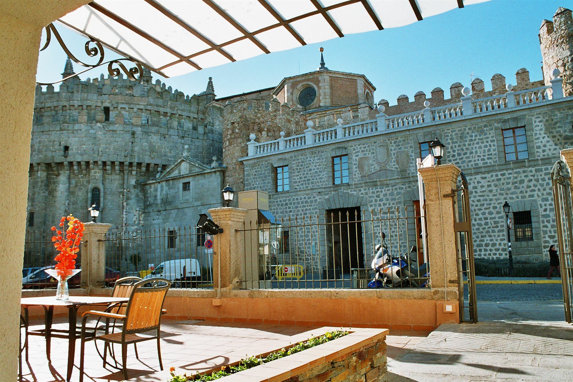 Hostal Restaurante Puerta Del Alcazar Ávila Exterior foto